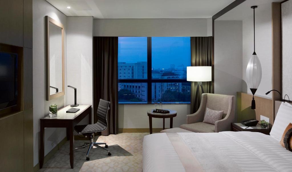 Postel nebo postele na pokoji v ubytování Melia Hanoi