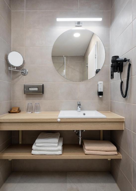 Hunguest Hotel Flóra - Resim 2