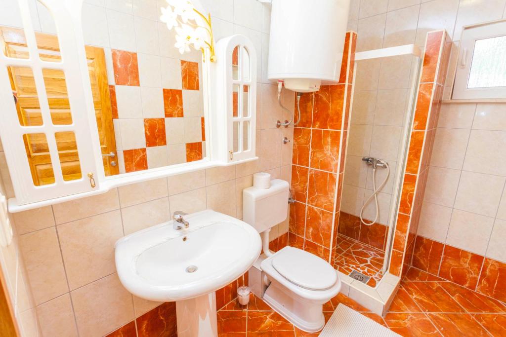 Kúpeľňa v ubytovaní APARTMANI GRBAVAC