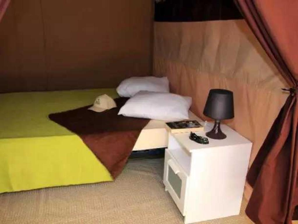 Postel nebo postele na pokoji v ubytování Camping 4 étoiles - Piscine - eed0fi