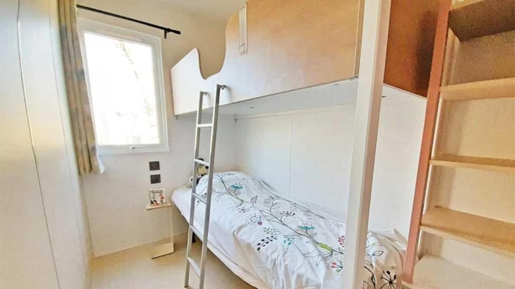 Postel nebo postele na pokoji v ubytování Camping 3 étoiles - ccbaf0c