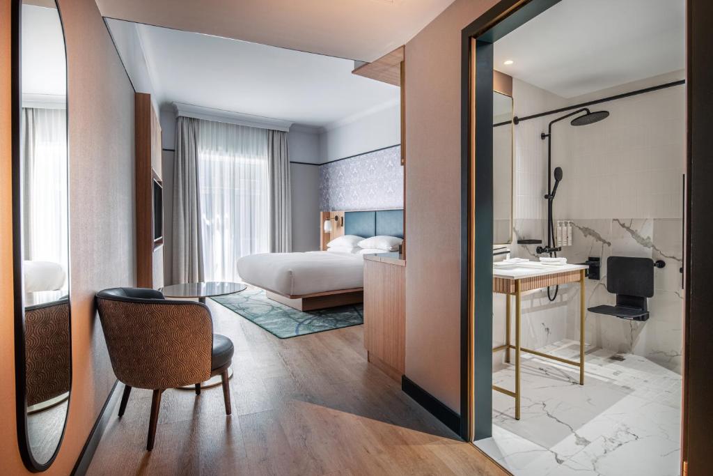 Postel nebo postele na pokoji v ubytování Brussels Marriott Hotel Grand Place