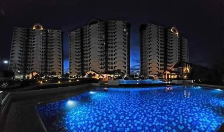 Bazén v ubytování Cosy Nest Royal Oceancrest Mactan nebo v jeho okolí