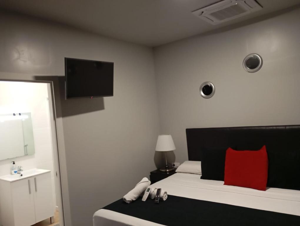 Apartamentos Rous - Solo adultos - Double Room With Private External Bathroom