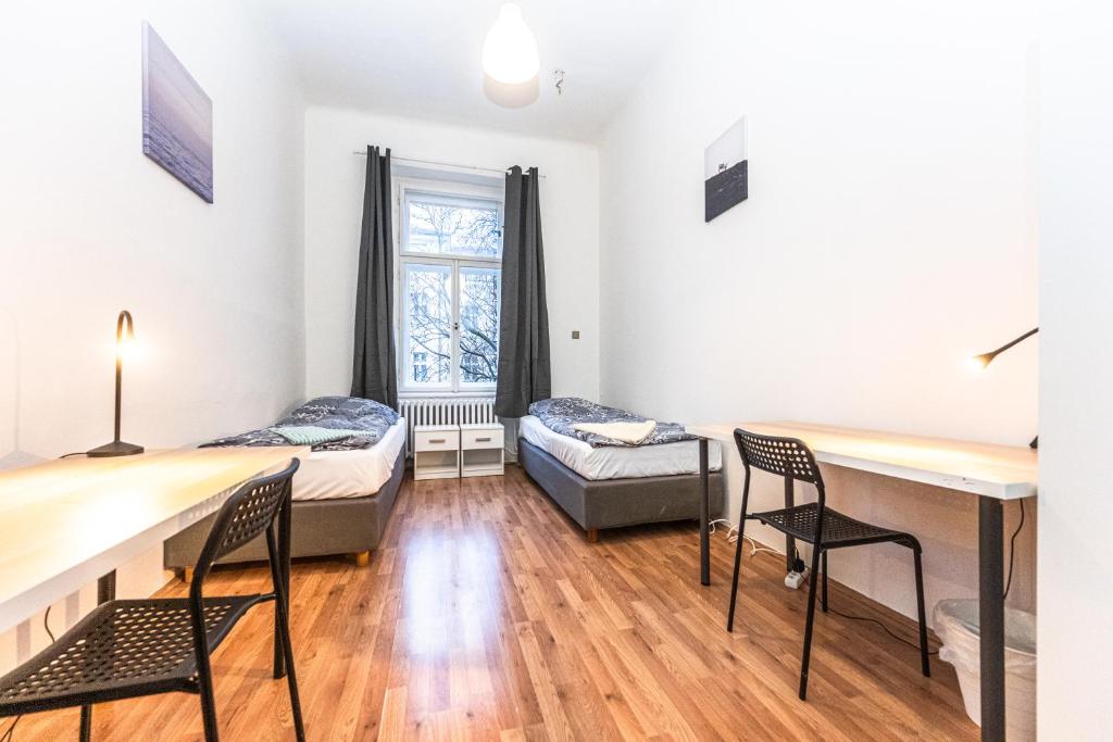 Łóżko lub łóżka w pokoju w obiekcie Legerova Apartments