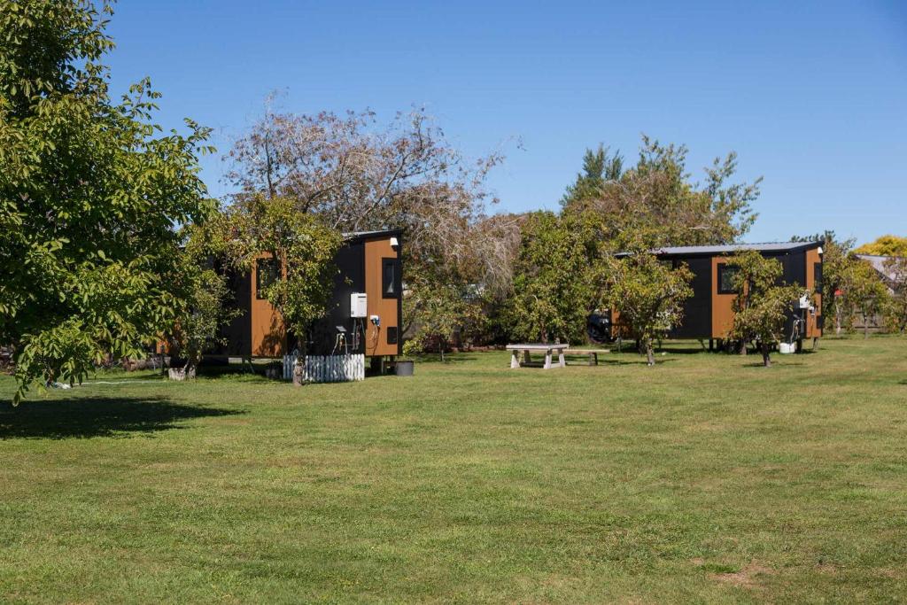 Applewood Cabin 1 by Tiny Away - Resim 4