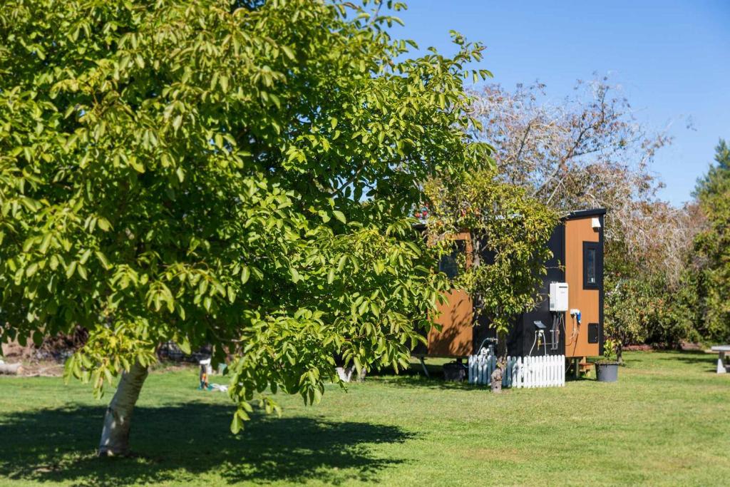 Applewood Cabin 1 by Tiny Away - Resim 22