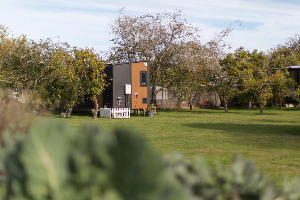Applewood Cabin 1 by Tiny Away - Resim 24
