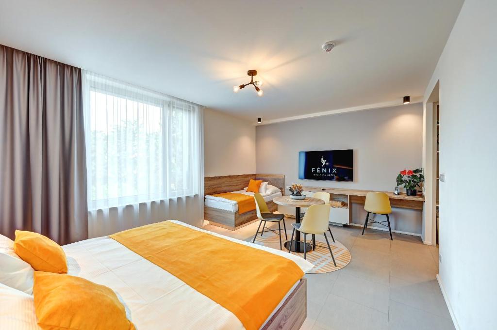 Wellness Hotel Fénix - Chambre Triple Avec Baignoire Spa