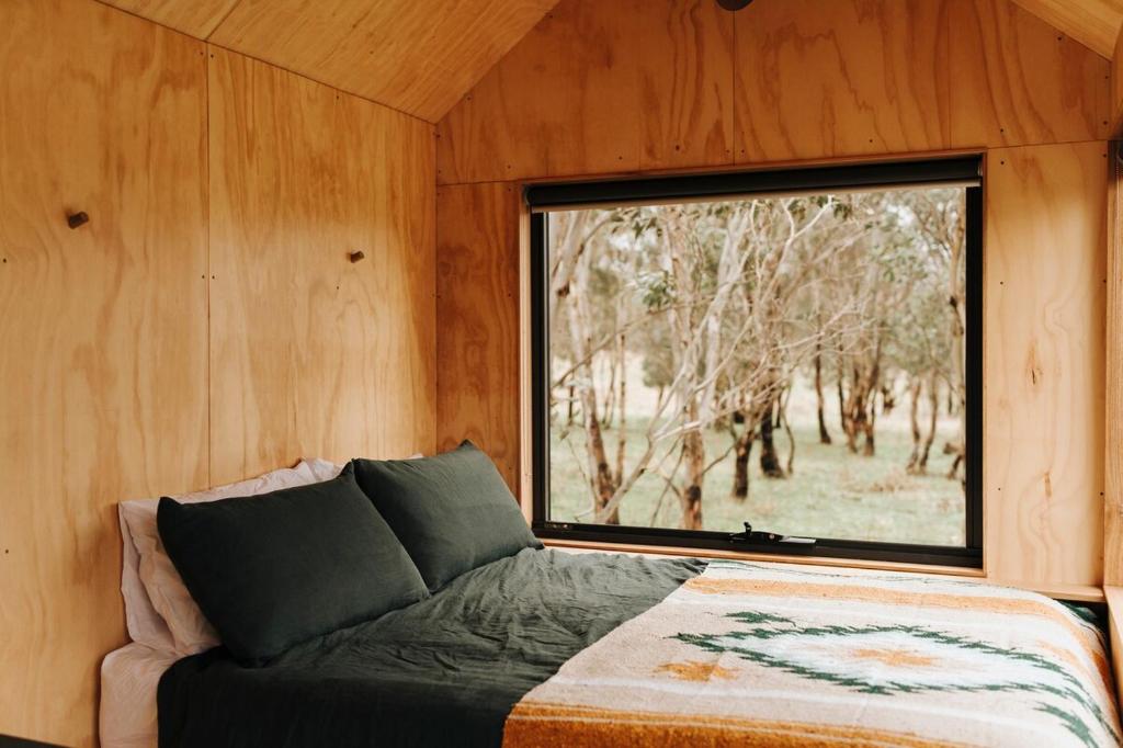 Picture of Secluded Off-Grid Cabin Lake View - Pet Friendly - Mateo, Rylstone ...
