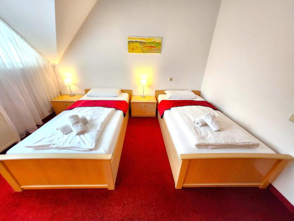 Postel nebo postele na pokoji v ubytování Pension Blümchen am Kiesgrube