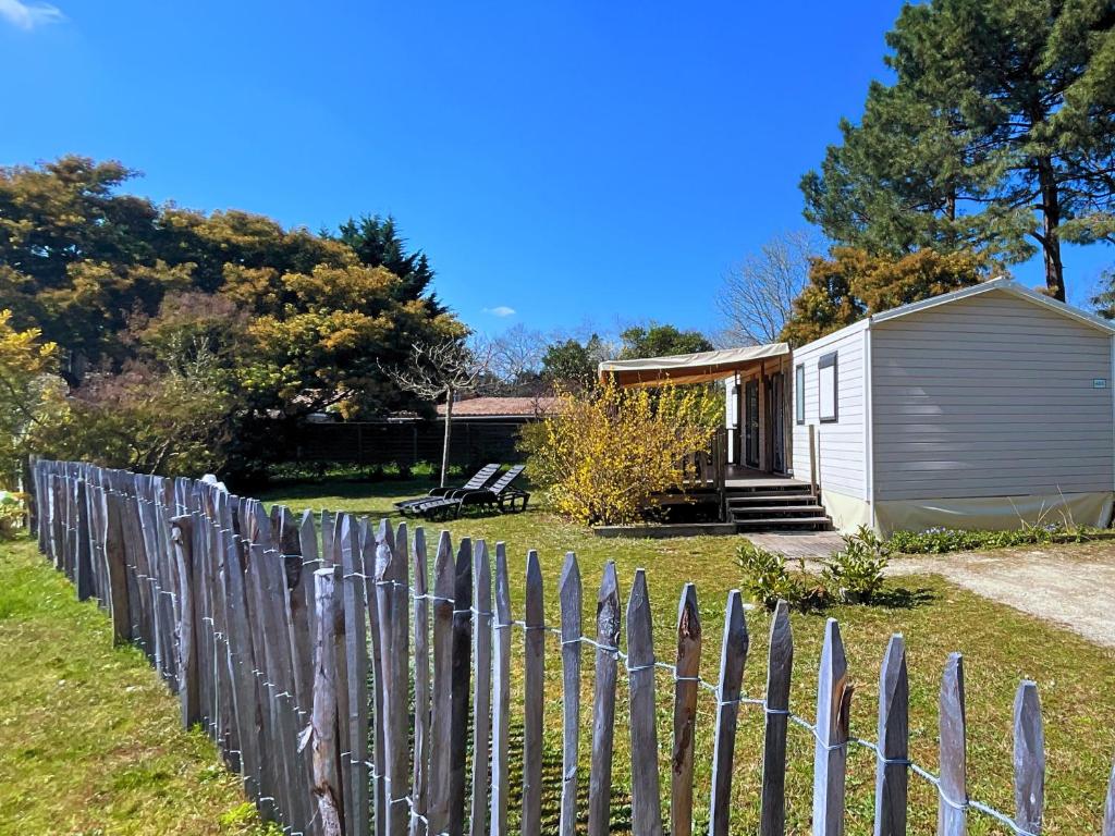 Zahrada ubytování Le Ti Buch Mobilhome en Camping 4 étoiles avec Terrasse Plancha et Climatisation