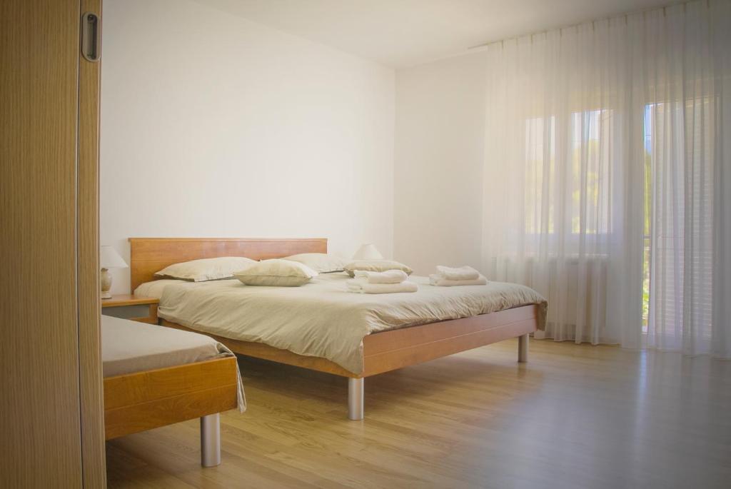 a bedroom with a bed and a window at Apartments Nicole in Pula