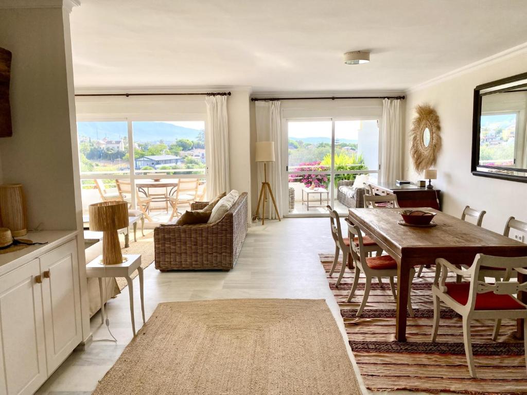 Posedenie v ubytovaní Duplex vistas al golf Guadalmina Marbella
