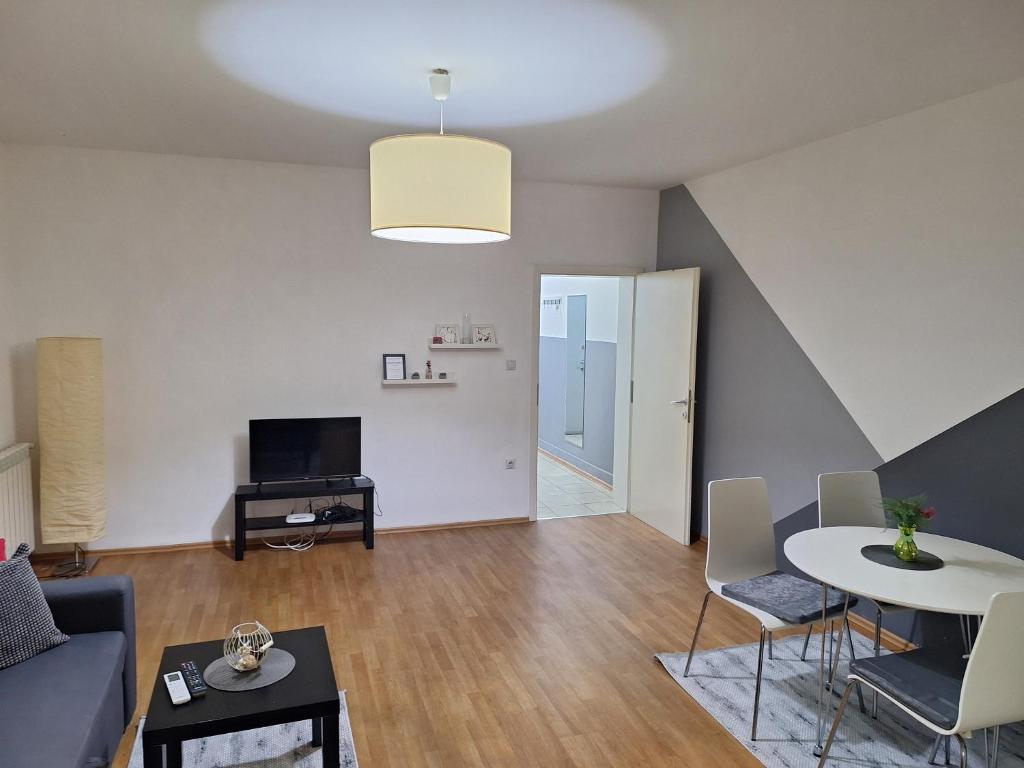 TV in/ali zabaviščno središče v nastanitvi Skopje Home 1