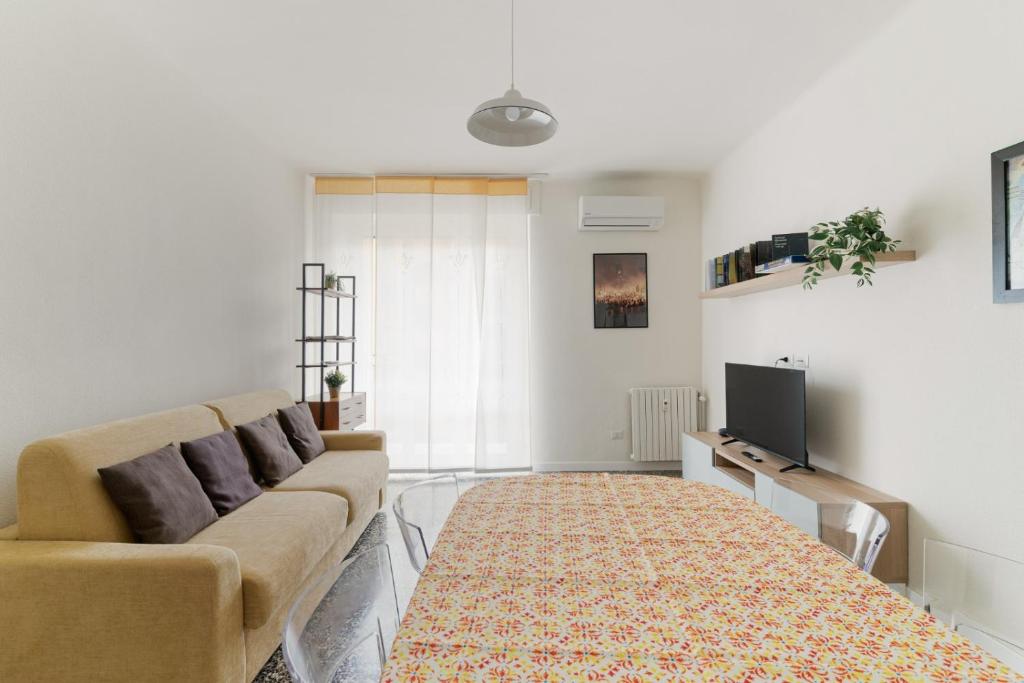 GuestHost - Città Studi Apartment with balcony