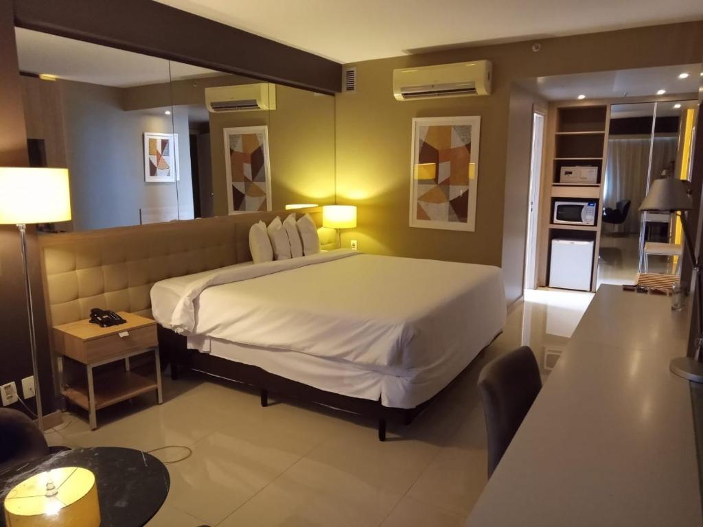 Cama ou camas em um quarto em eSuites Savassi Toscanini