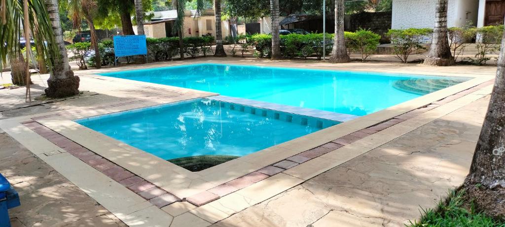 Bazén v ubytování Royal Palms Apartment A2 nebo v jeho okolí