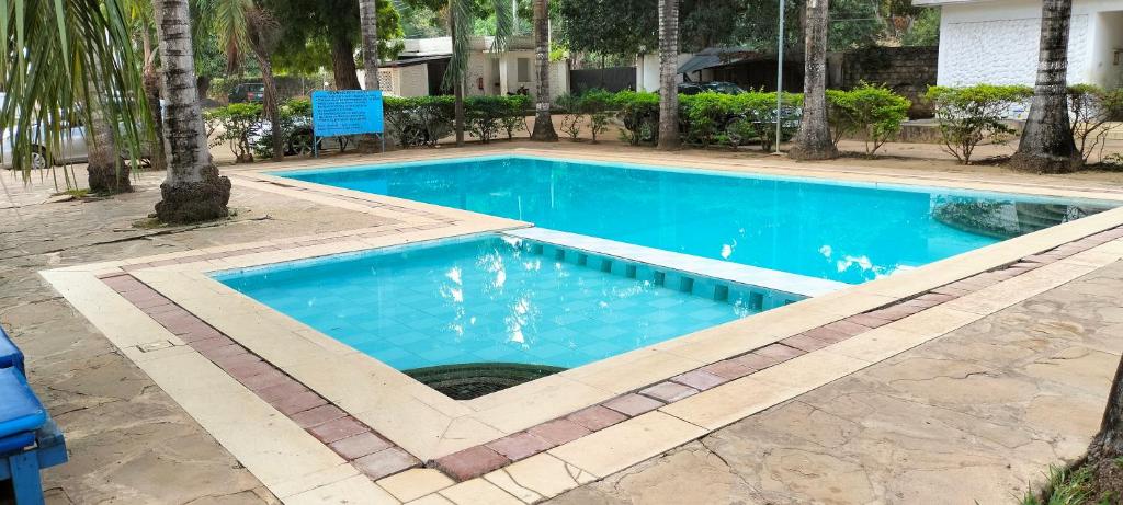 Bazén v ubytování Royal Palms Apartment A2 nebo v jeho okolí