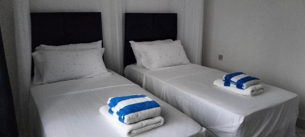 Postel nebo postele na pokoji v ubytování Royal Palms Apartment A2