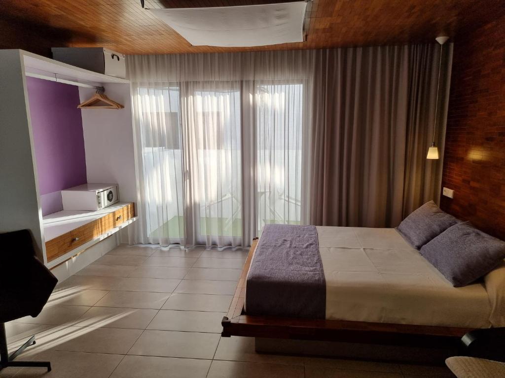 Postel nebo postele na pokoji v ubytování Apartamentos El Arrecife