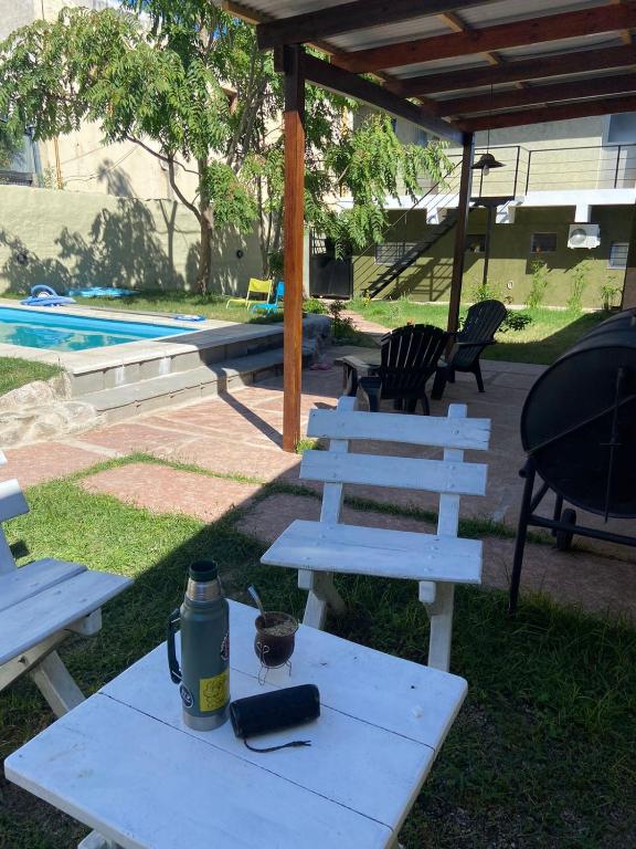 Bazén v ubytování La Casita Yogui nebo v jeho okolí