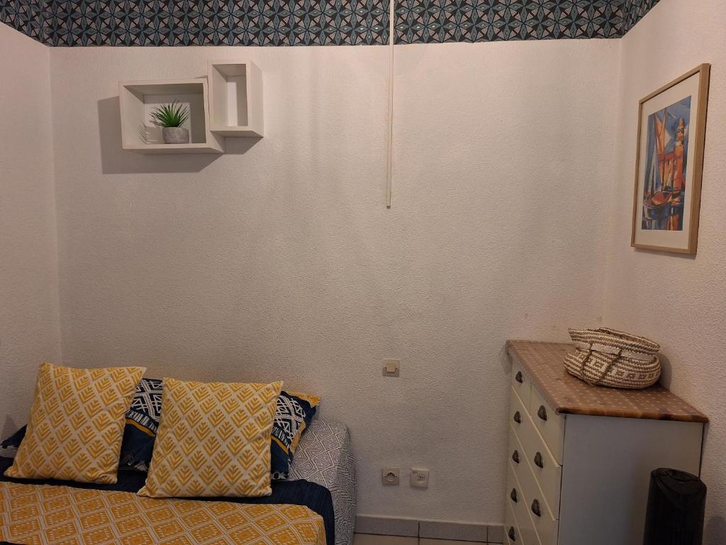 Posezení v ubytování Port-Vendres, Appartement climatisé Vue Mer ! Le port à 3 minutes !