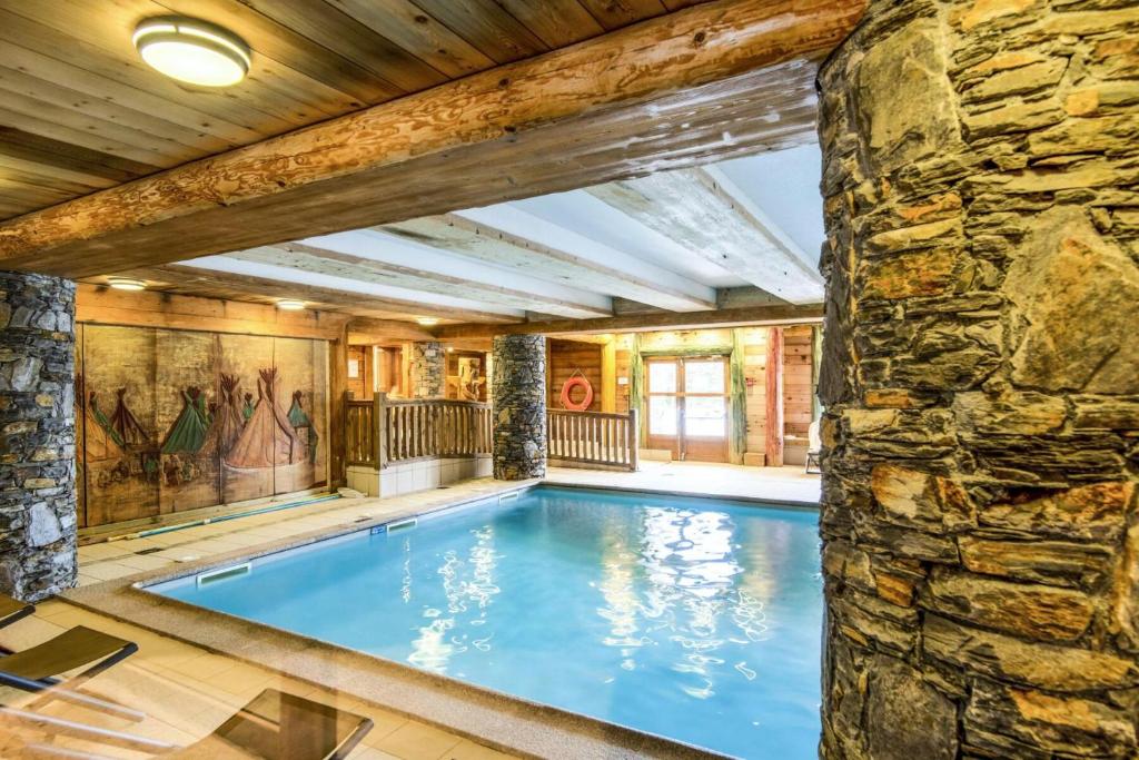 Bazén v ubytovaní Résidence Le Roselend - maeva Home - Appartement au pied des pistes 3 Pièces 6 Personnes - Sélection MAE-4663 alebo v jeho blízkosti