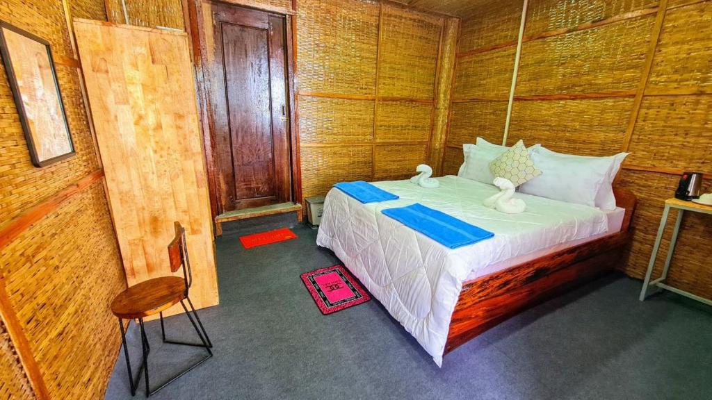 Postel nebo postele na pokoji v ubytování Europe Enchanted Bungalow Koh Rong