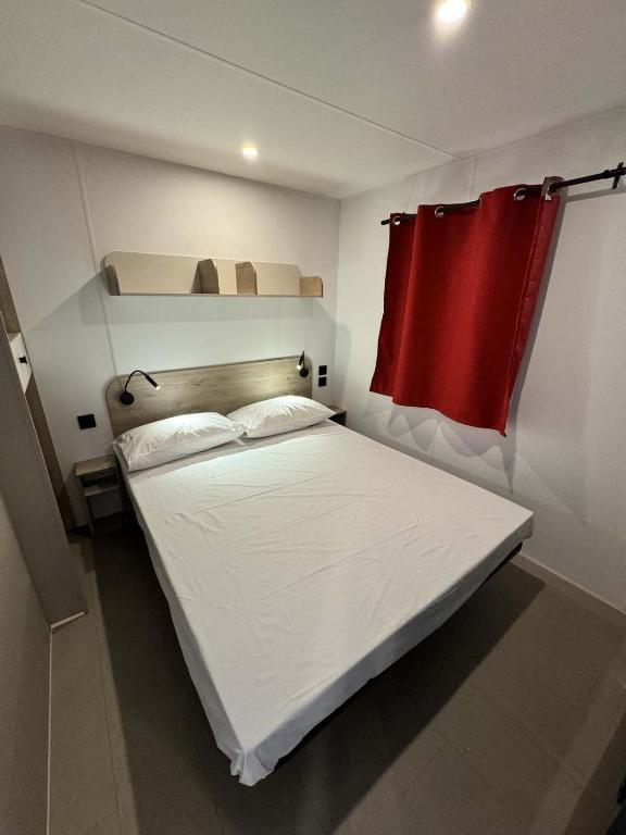 Postel nebo postele na pokoji v ubytování Camping Village Mare Pineta