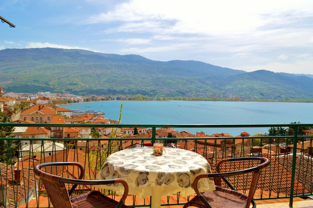 Villa Ohrid - 阳台和湖景的家庭公寓