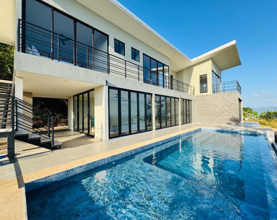 Πισίνα στο ή κοντά στο Coco Rica Luxury Oceanview Villa