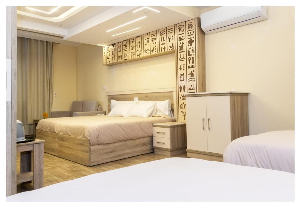 Postel nebo postele na pokoji v ubytování Hasan Pyramids Hotel