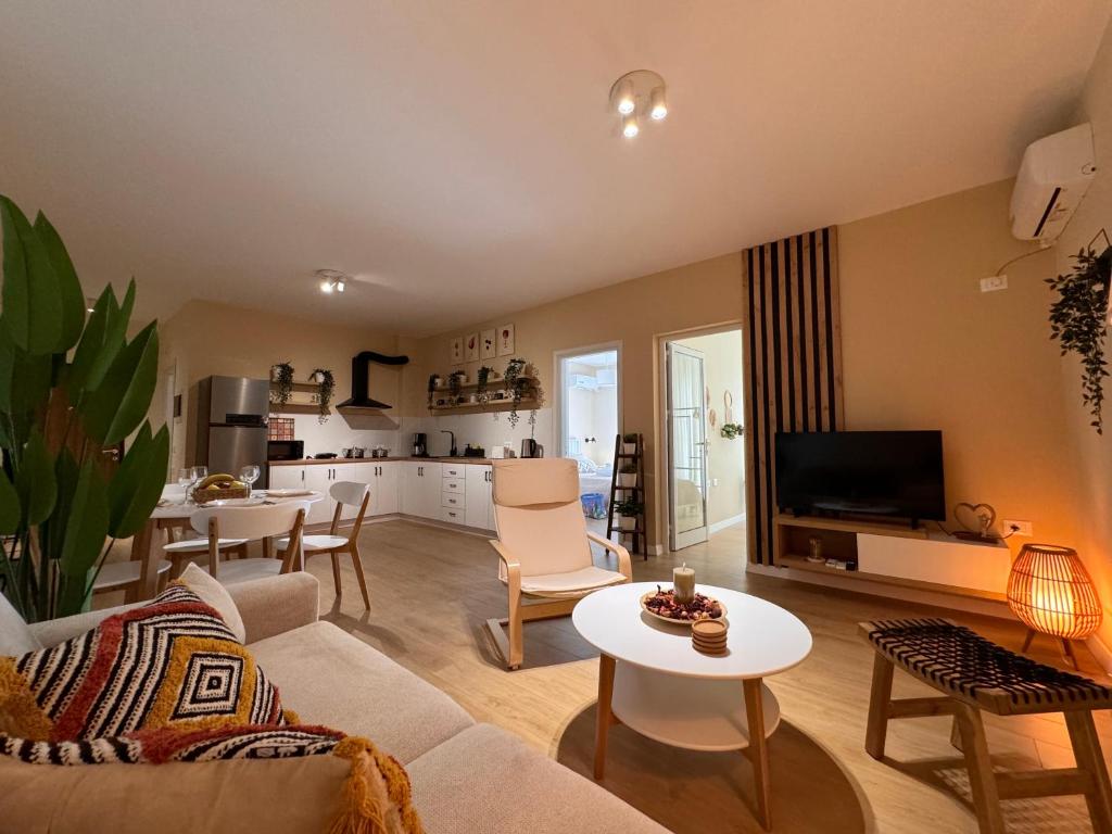 Gorgeous Seaside Apartment #2