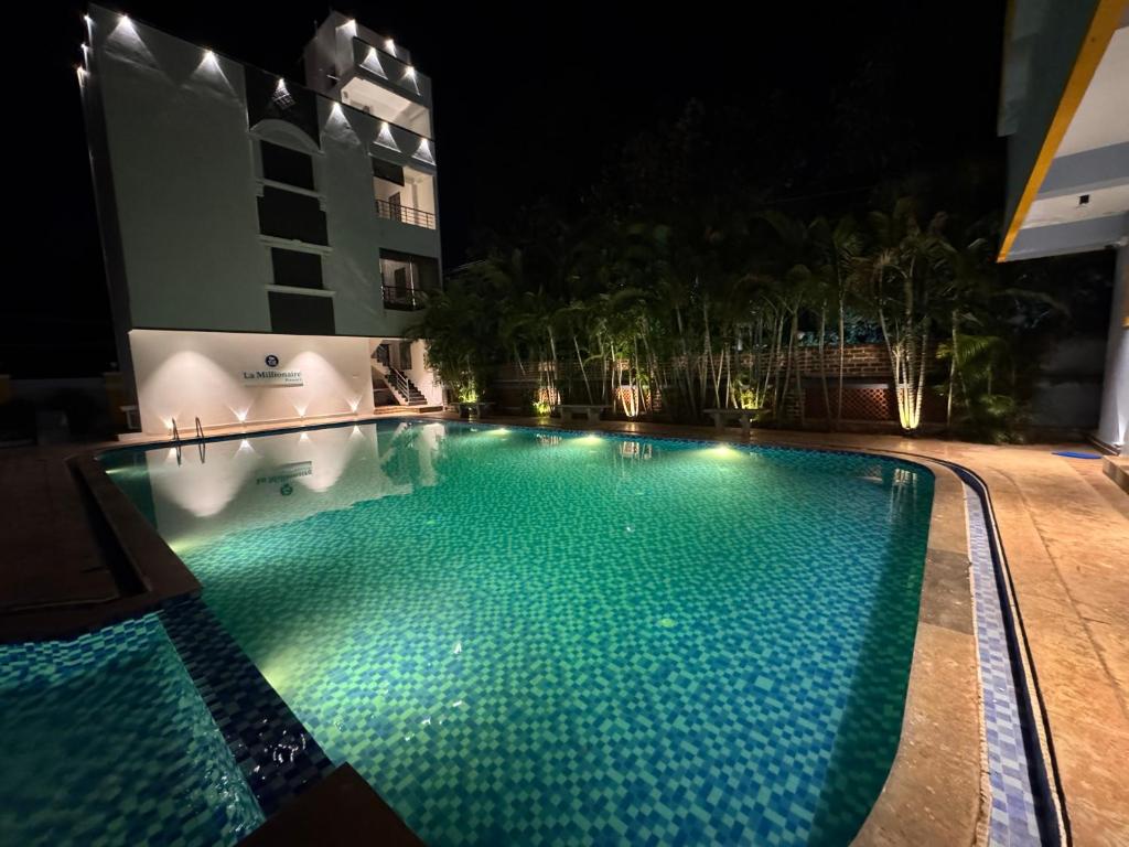 Bazén v ubytování La Millionaire Luxury Resort - TIE Hotels & Resorts nebo v jeho okolí