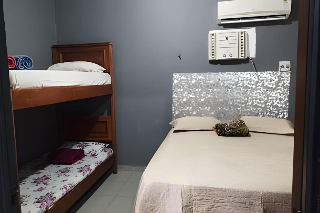 Postel nebo postele na pokoji v ubytování Temporada no Atalaia