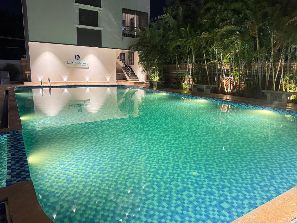 Bazén v ubytování La Millionaire Luxury Resort - TIE Hotels & Resorts nebo v jeho okolí