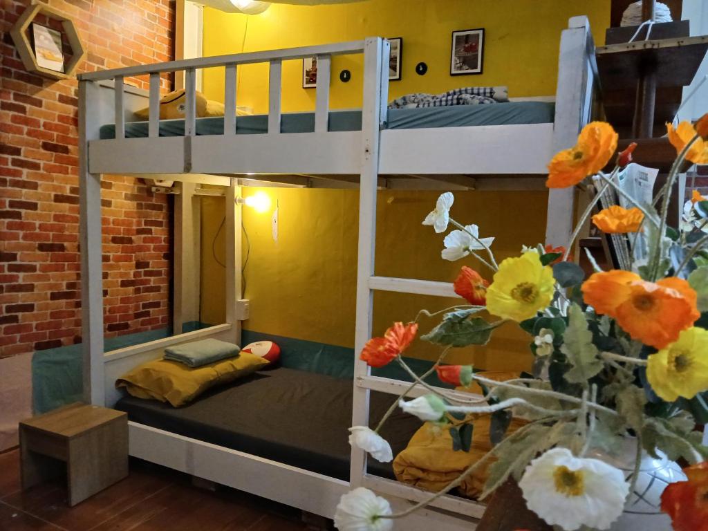 Giường trong phòng chung tại Ở Mô Dalat