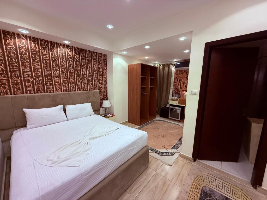 Voodi või voodid majutusasutuse Locanda pyramids view toas