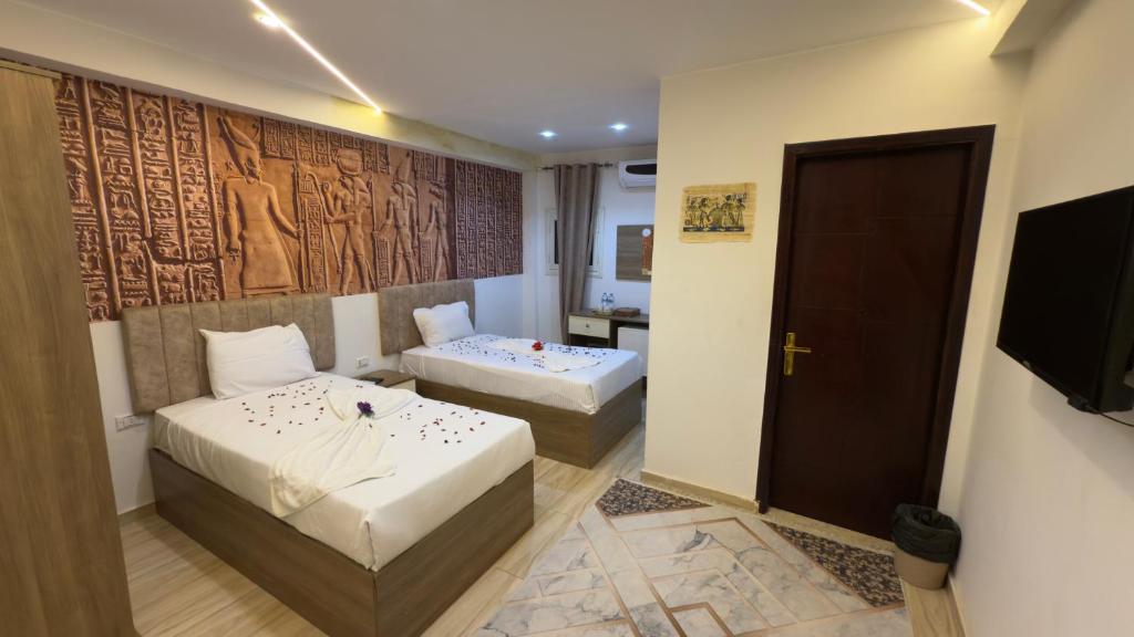 Voodi või voodid majutusasutuse Locanda pyramids view toas