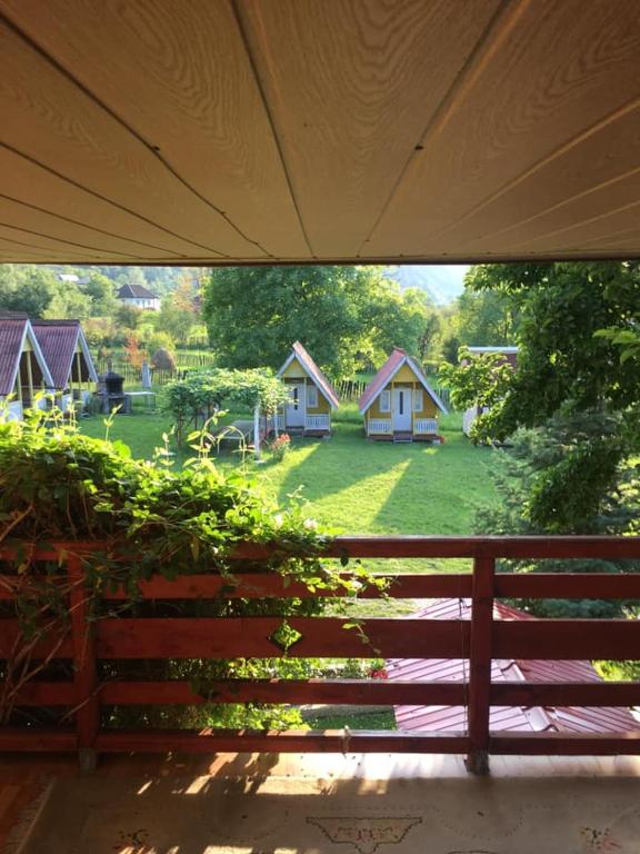 Zahrada ubytování Complex de pensiuni si casute - Lac Bistricioara