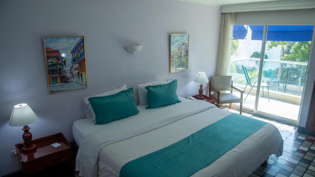 Postel nebo postele na pokoji v ubytování Hotel Bahia Cartagena