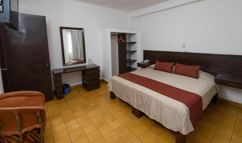 Hotel Encino Malecón Centro Puerto Vallarta - Superior Con Balcón Vista A La Ciudad