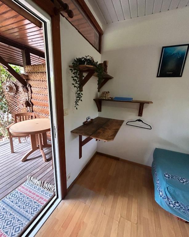 Posezení v ubytování Pension Bounty Rangiroa - Art Gallery & Tropical Garden