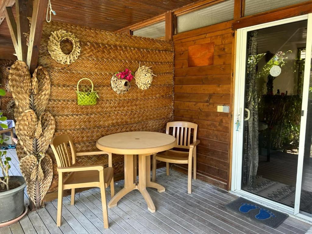Patio nebo venkovní prostory v ubytování Pension Bounty Rangiroa - Art Gallery & Tropical Garden