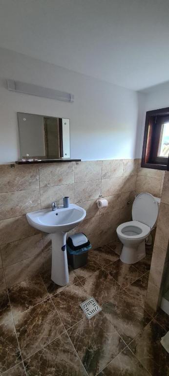 Koupelna v ubytování Complex de pensiuni si casute - Lac Bistricioara