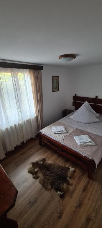 Postel nebo postele na pokoji v ubytování Complex de pensiuni si casute - Lac Bistricioara