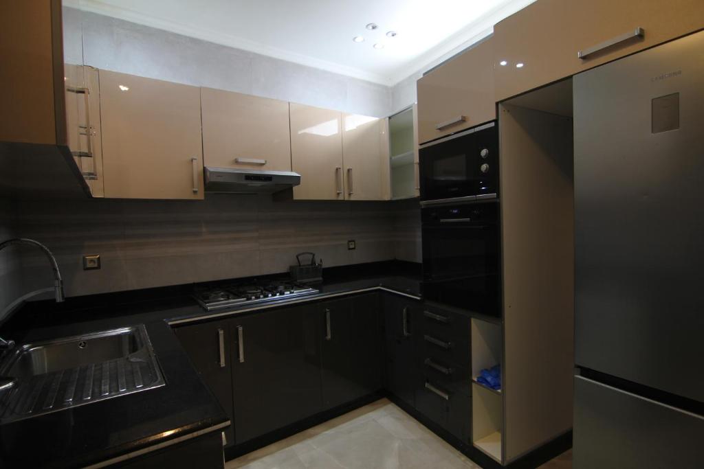 Kuchyň nebo kuchyňský kout v ubytování Maison d'Appartements Vue Mer - Luxe Tangeroi & Confort Européen