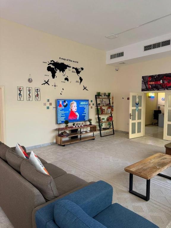 TV a/nebo společenská místnost v ubytování Lunar Beach Hostel