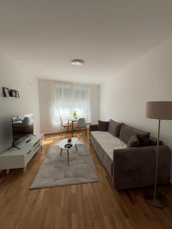 Χώρος καθιστικού στο Stan na dan Tuzla